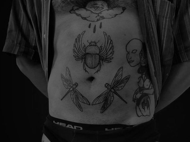 Tattoo Koblenz Bauch und Brust Tattoos. Insekten und Abstraktes von tattoojoubini